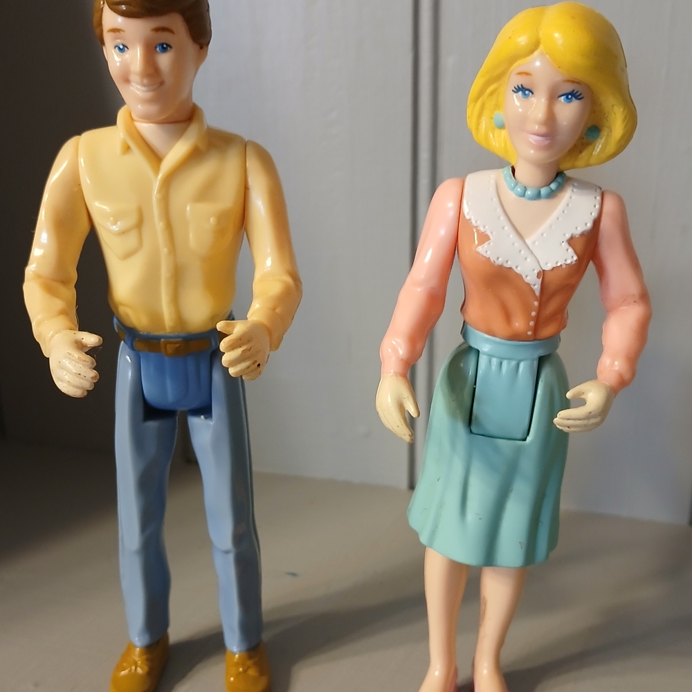 Charming Vintage Playskool Mom and Dad Figures Set - Yellow and Pink 90's